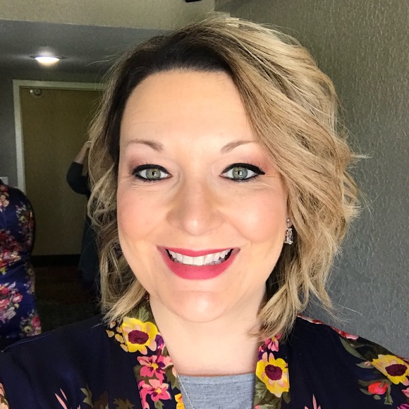 Meet your Posher, Danielle - Picture 1 of 1